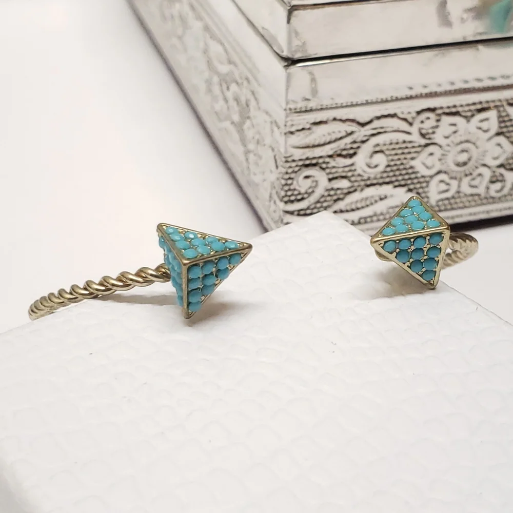 turquoise triangle